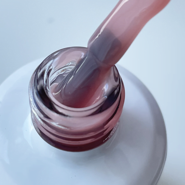 Semitrasparente Aufbaugel in cover pink für Nägel.